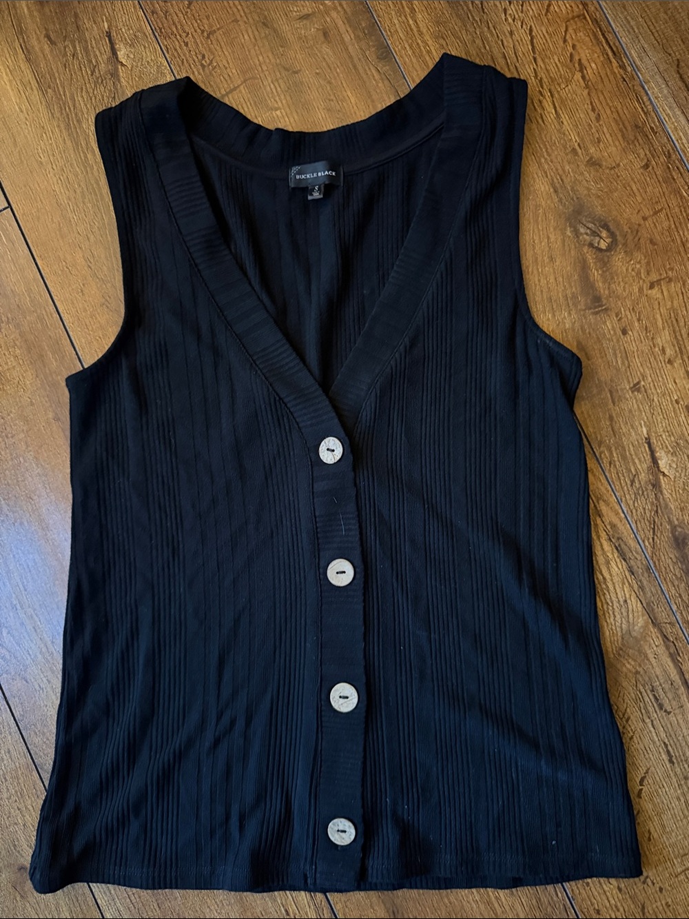 Buckle Black Sleeveless Button-Front Ribbed Tank